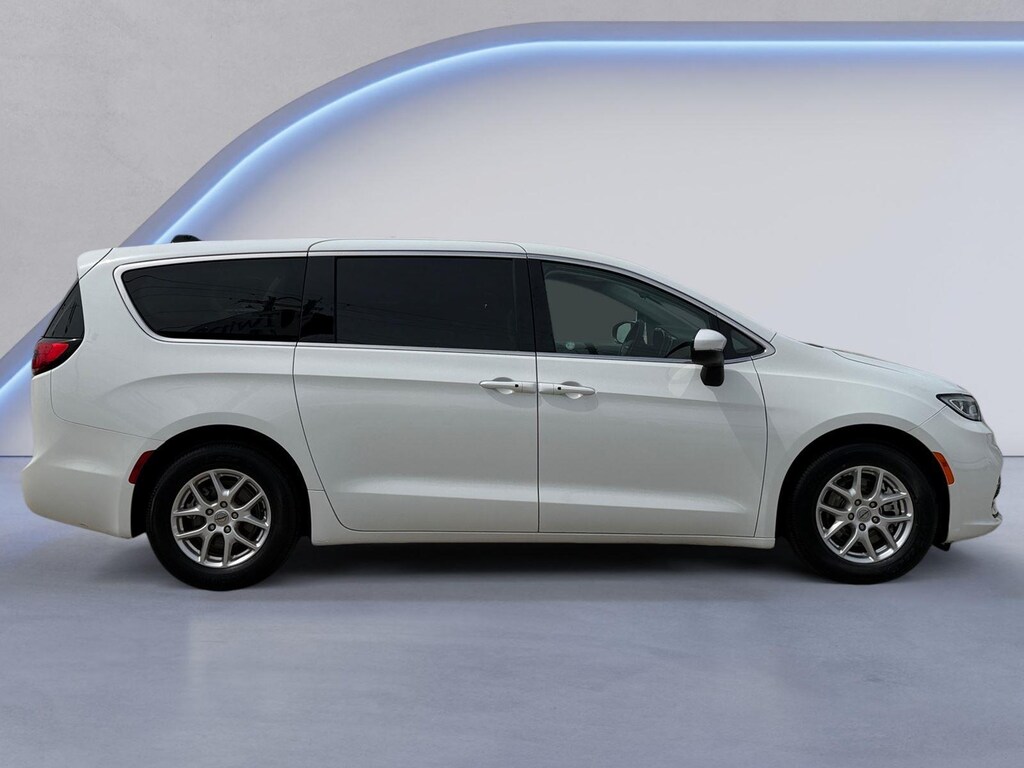 Used 2023 Chrysler Pacifica Touring L Van Passenger Van
