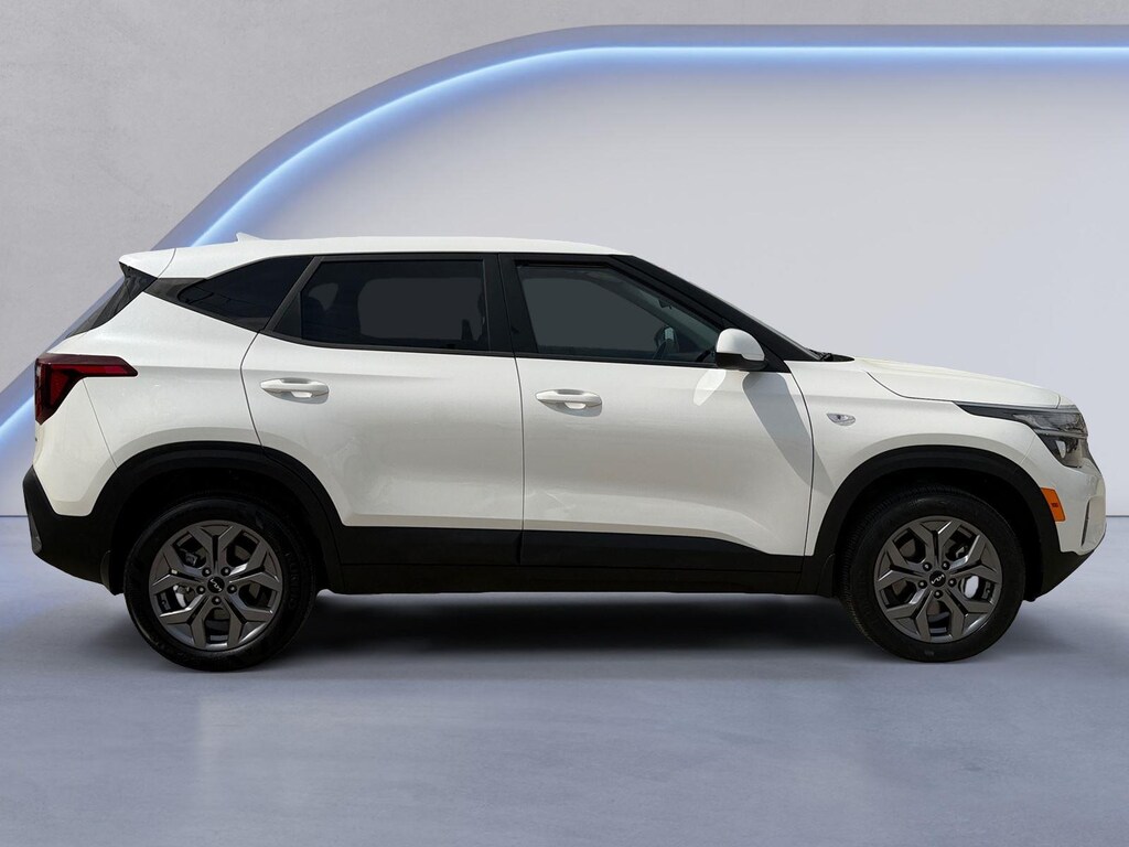 Used 2024 Kia Seltos LX SUV