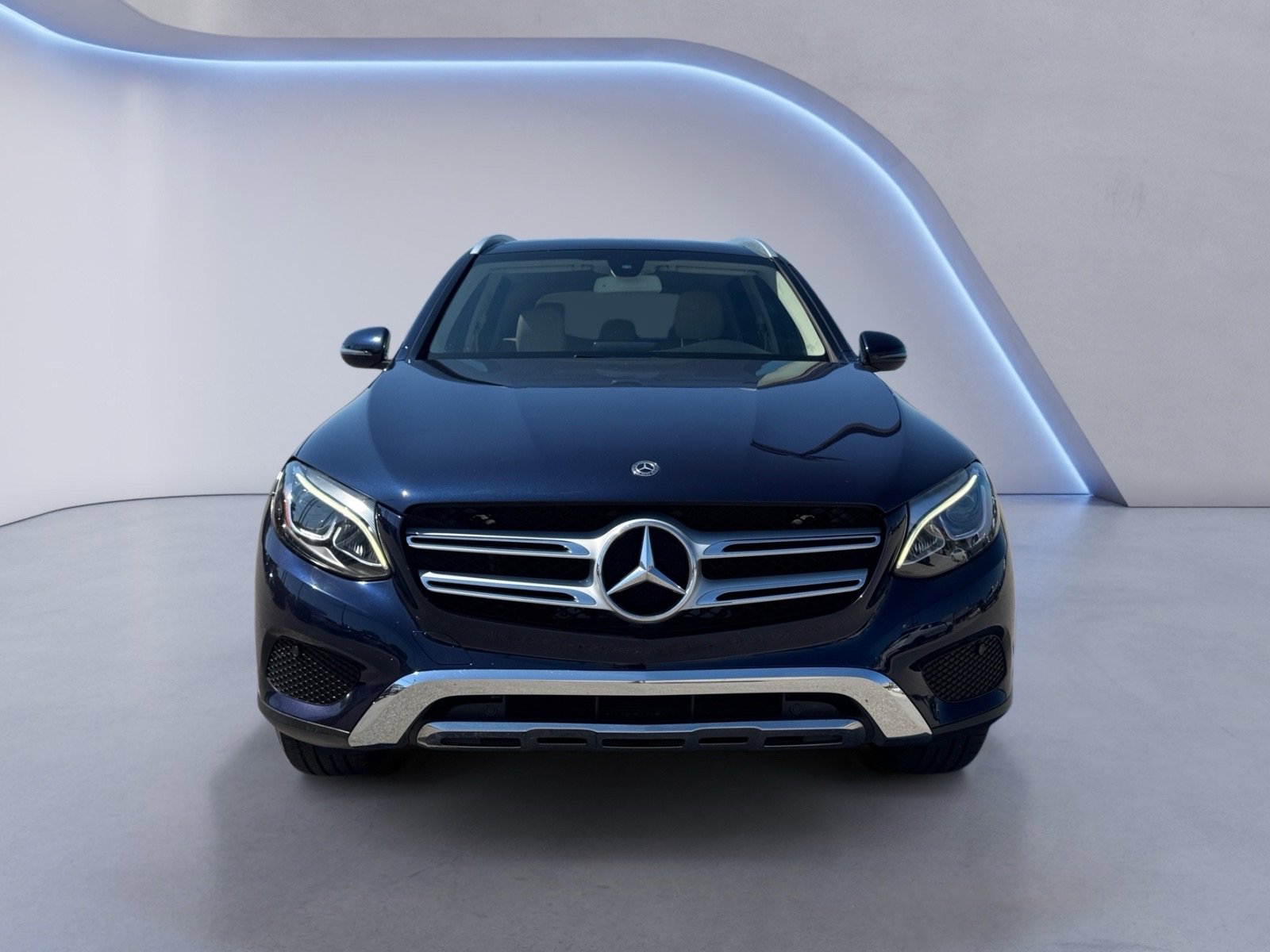 2018 Mercedes Benz GLC 300 4MATIC photo 2