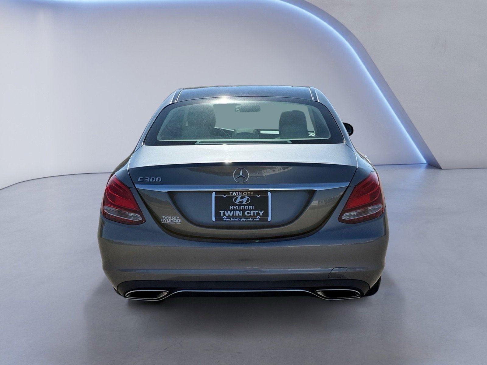 2017 Mercedes Benz C 300 Sedan photo 4