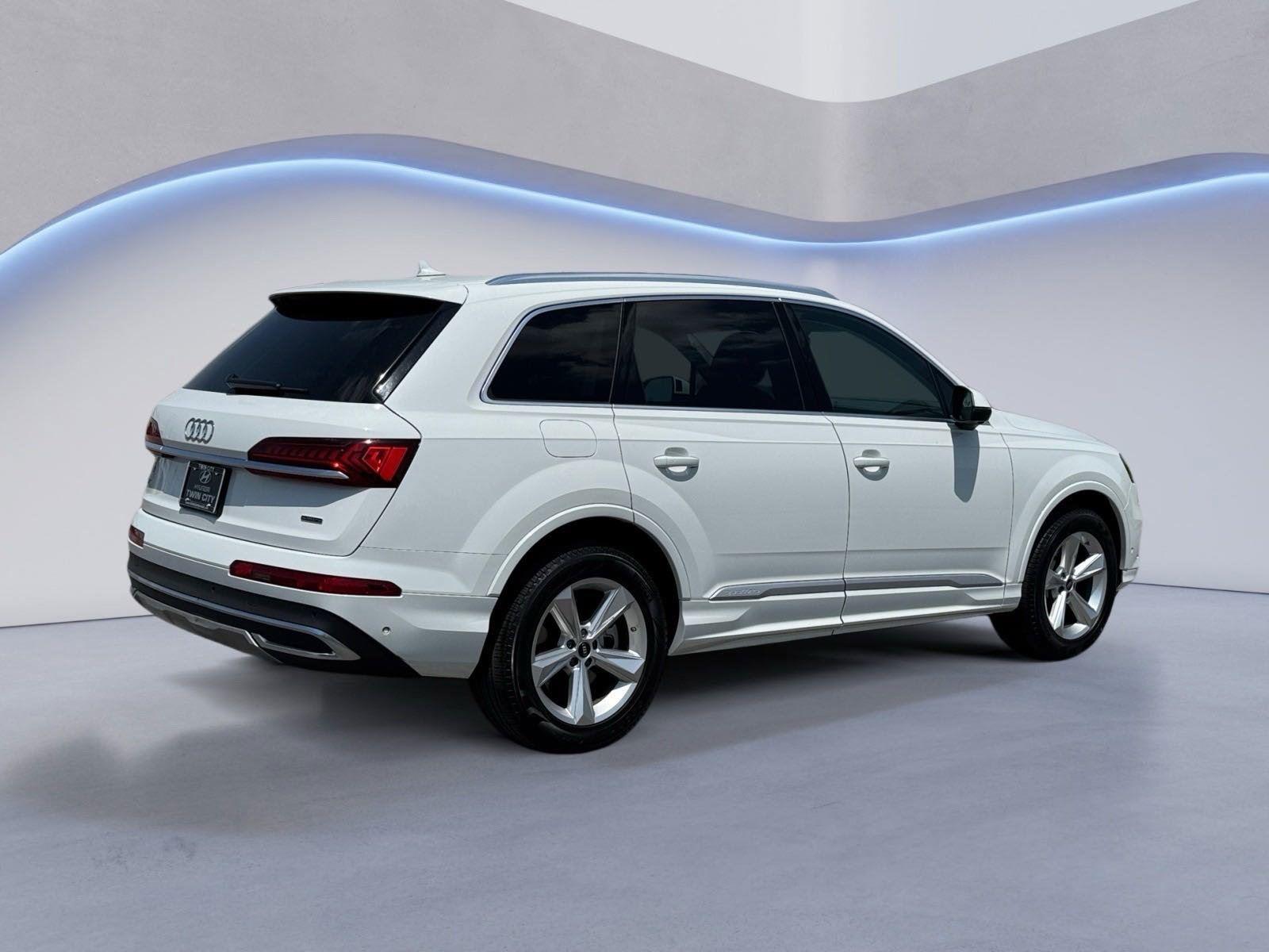 2024 Audi Q7 45 Premium Plus photo 2