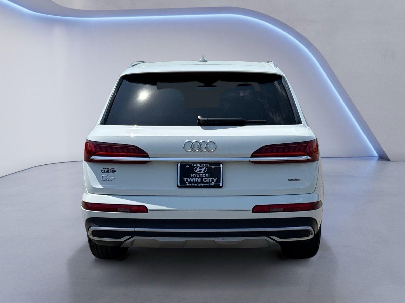 2024 Audi Q7 45 Premium Plus photo 3