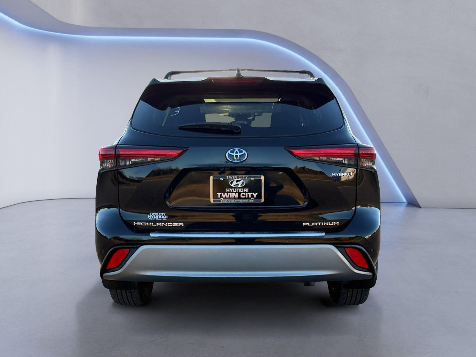 2021 Toyota Highlander Hybrid Platinum photo 3