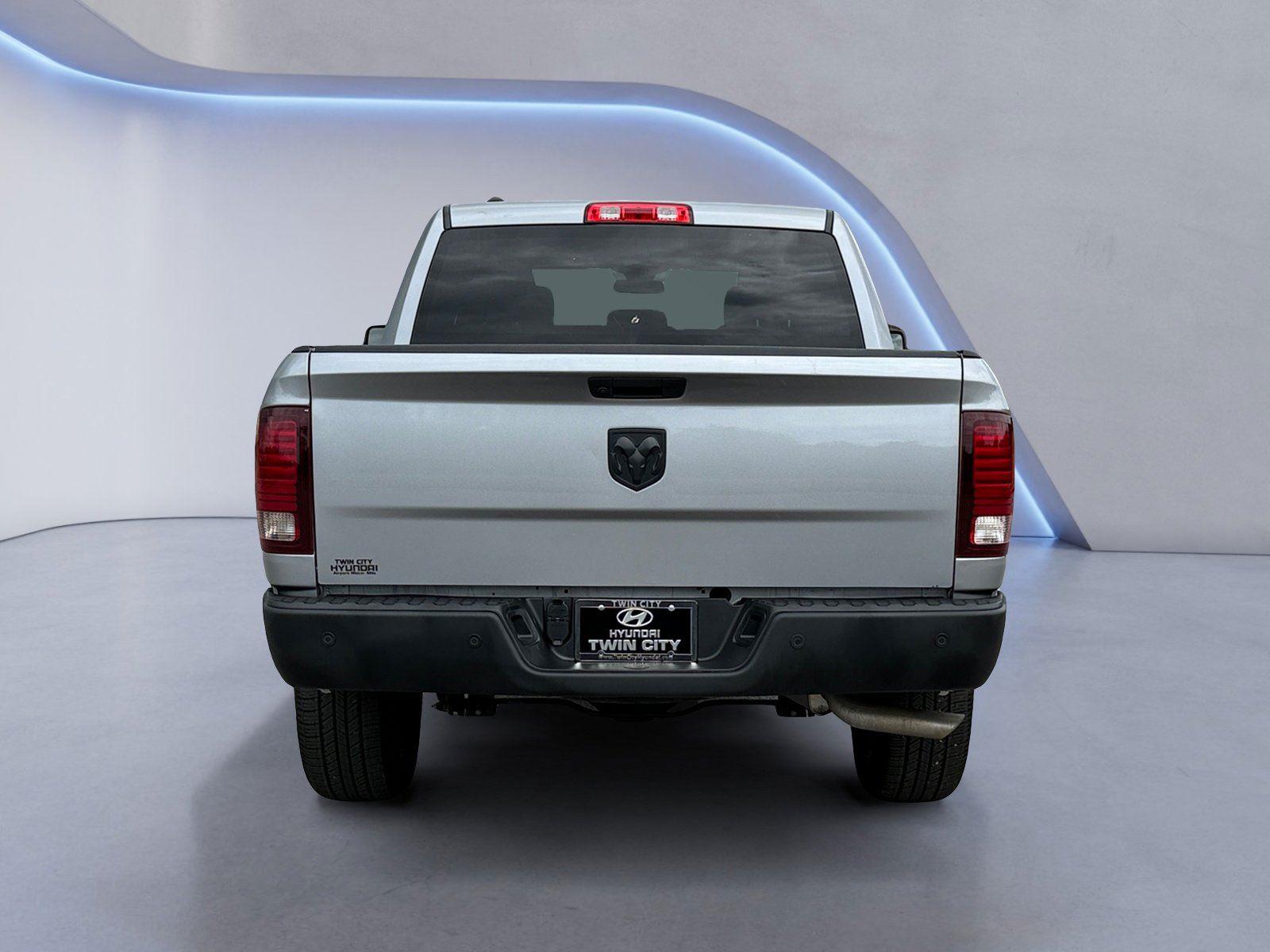 2024 Ram 1500 Classic Warlock photo 4