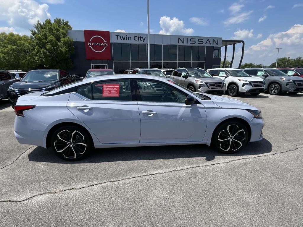 2025 Nissan Altima 2.5 SR photo 4
