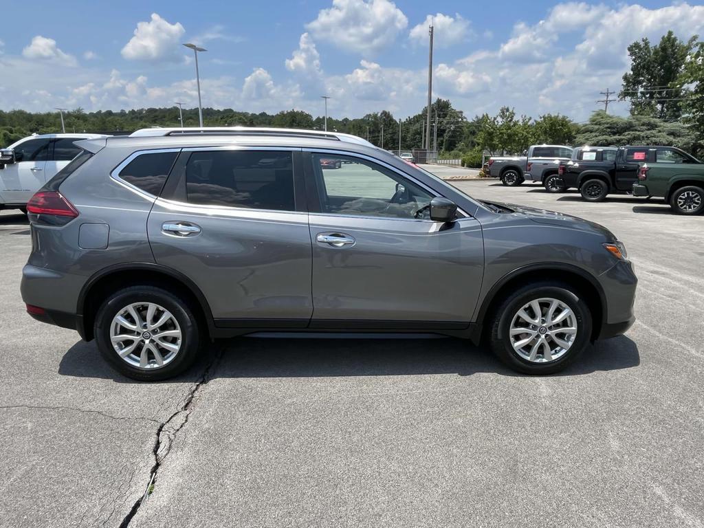 2019 Nissan Rogue SV photo 4