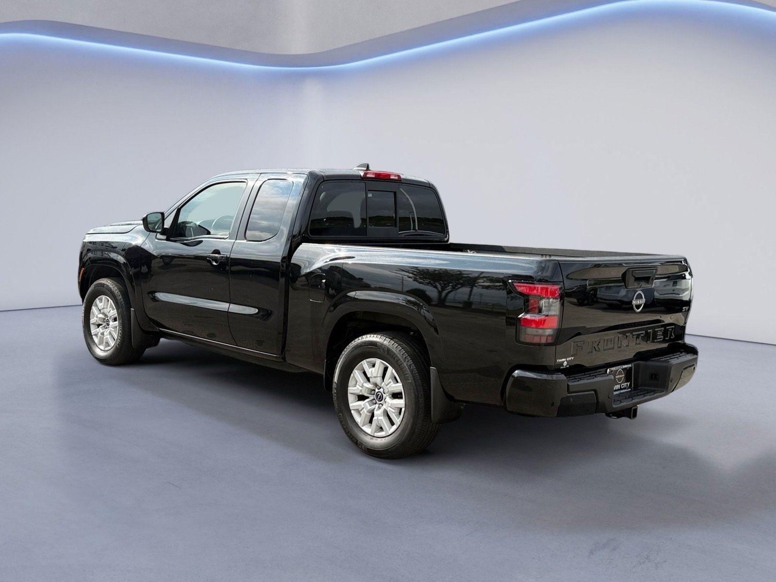 2022 Nissan Frontier King Cab SV photo 3