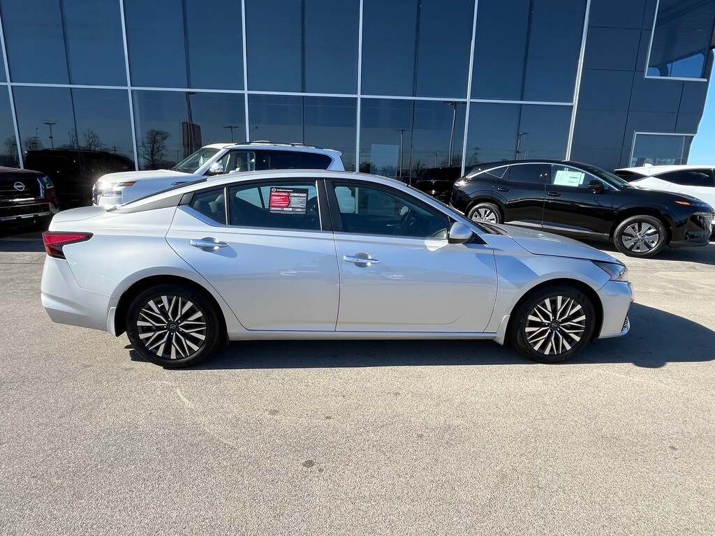 2024 Nissan Altima 2.5 SV photo 4