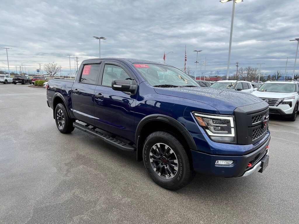 2023 Nissan Titan PRO-4X photo 3