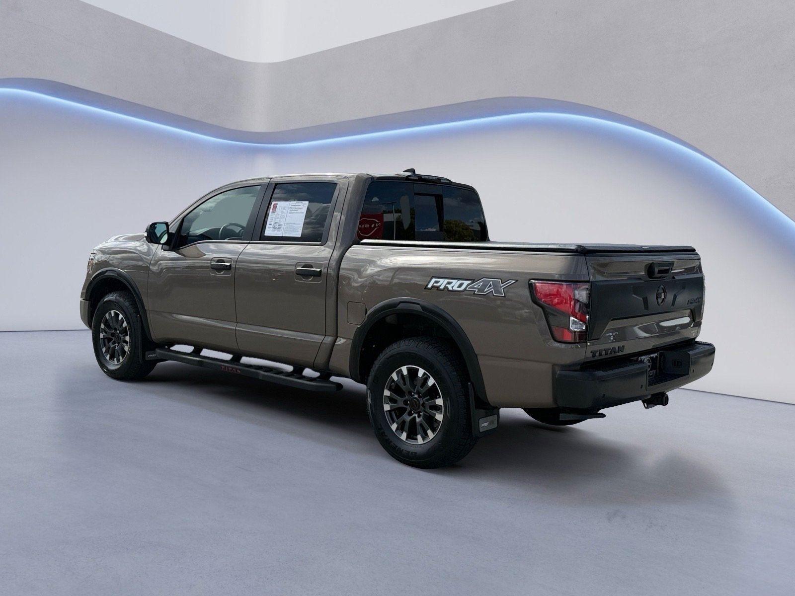 2024 Nissan Titan PRO-4X Crew Cab photo 3