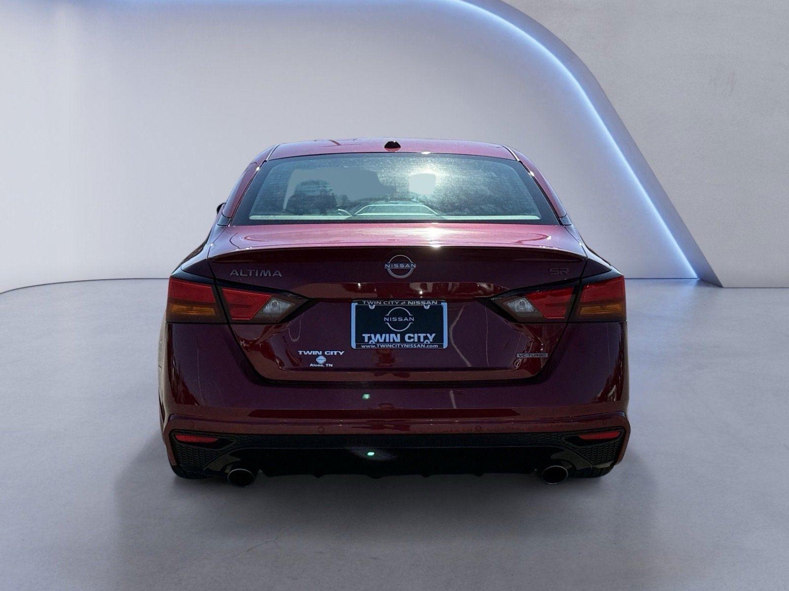 2024 Nissan Altima SR photo 4