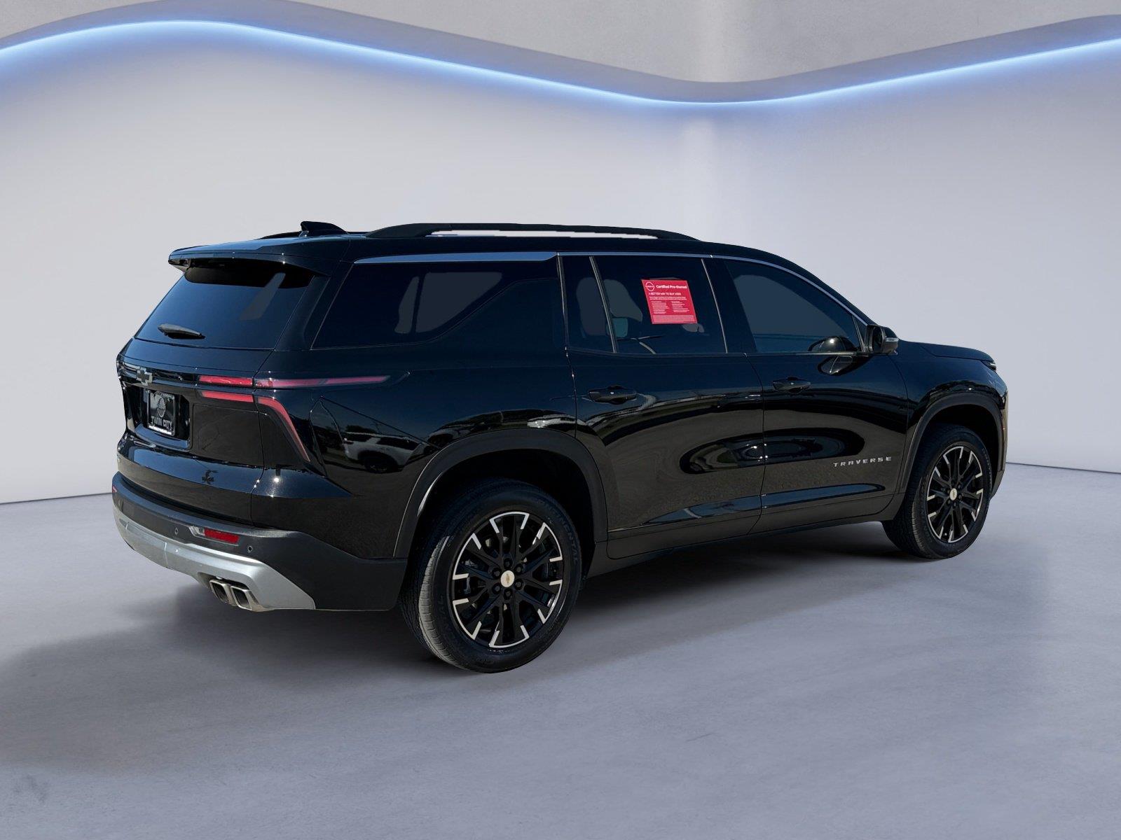 Used 2025 Chevrolet Traverse LT SUV