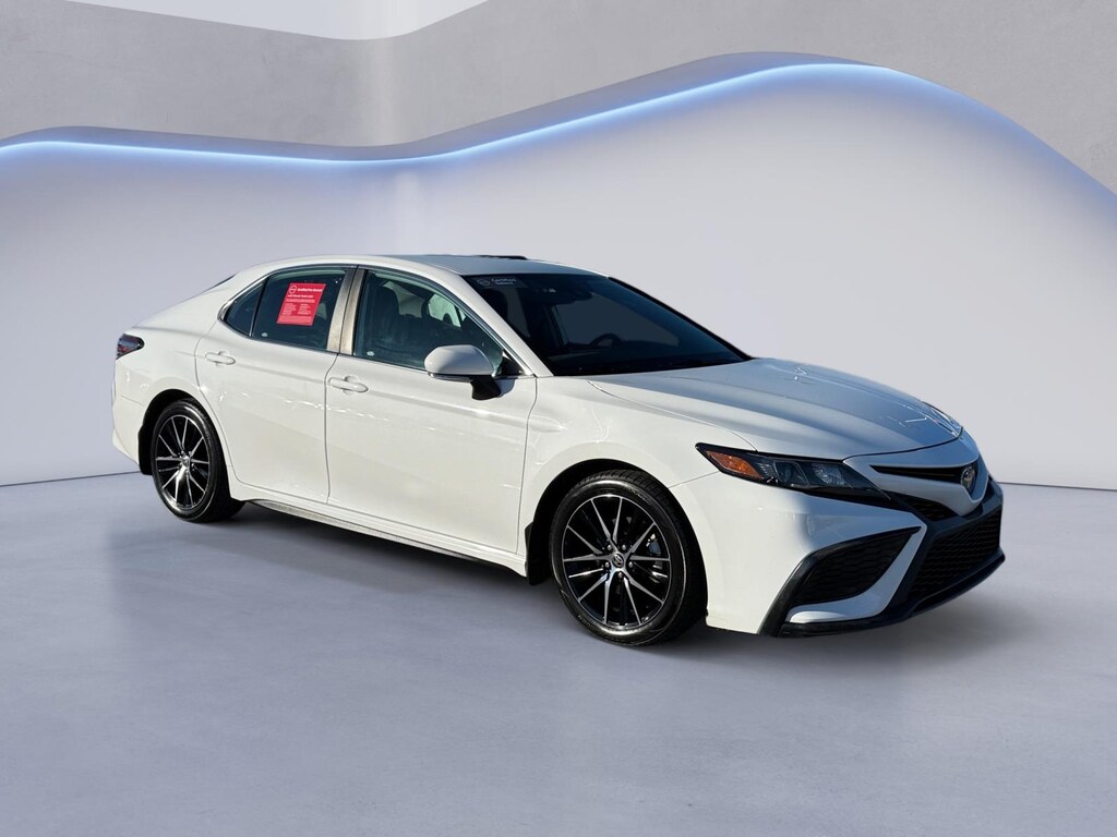 Used 2022 Toyota Camry Hybrid SE Sedan