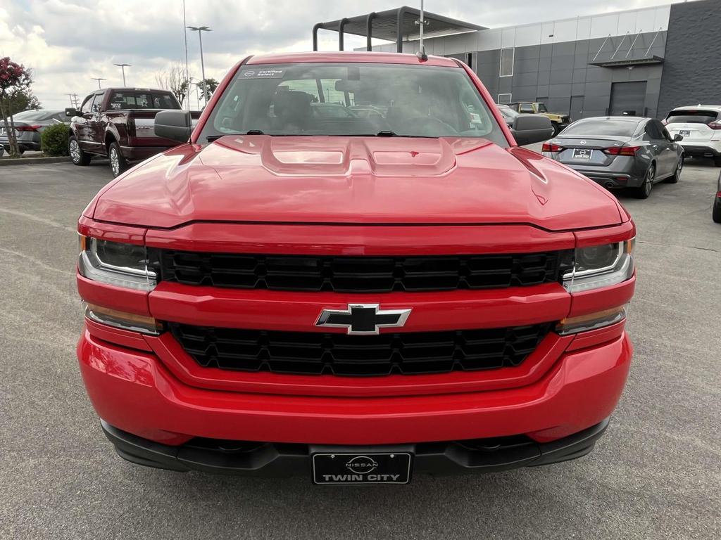 2016 Chevrolet Silverado 1500 Custom photo 2