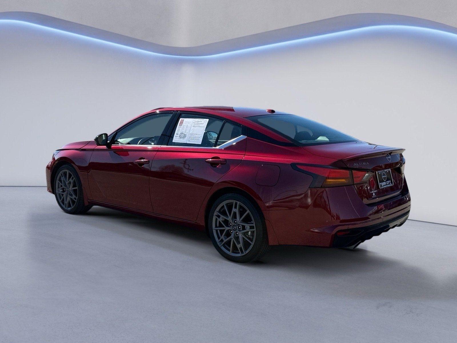 2024 Nissan Altima SR photo 3