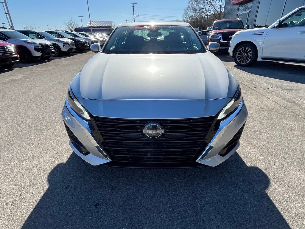2024 Nissan Altima 2.5 SV photo 2