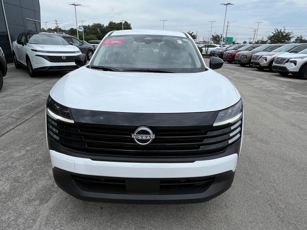 2025 Nissan Kicks S photo 2