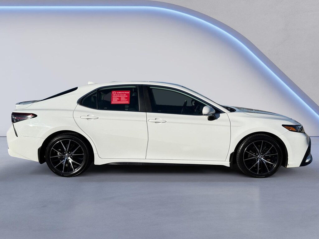 Used 2022 Toyota Camry Hybrid SE Sedan
