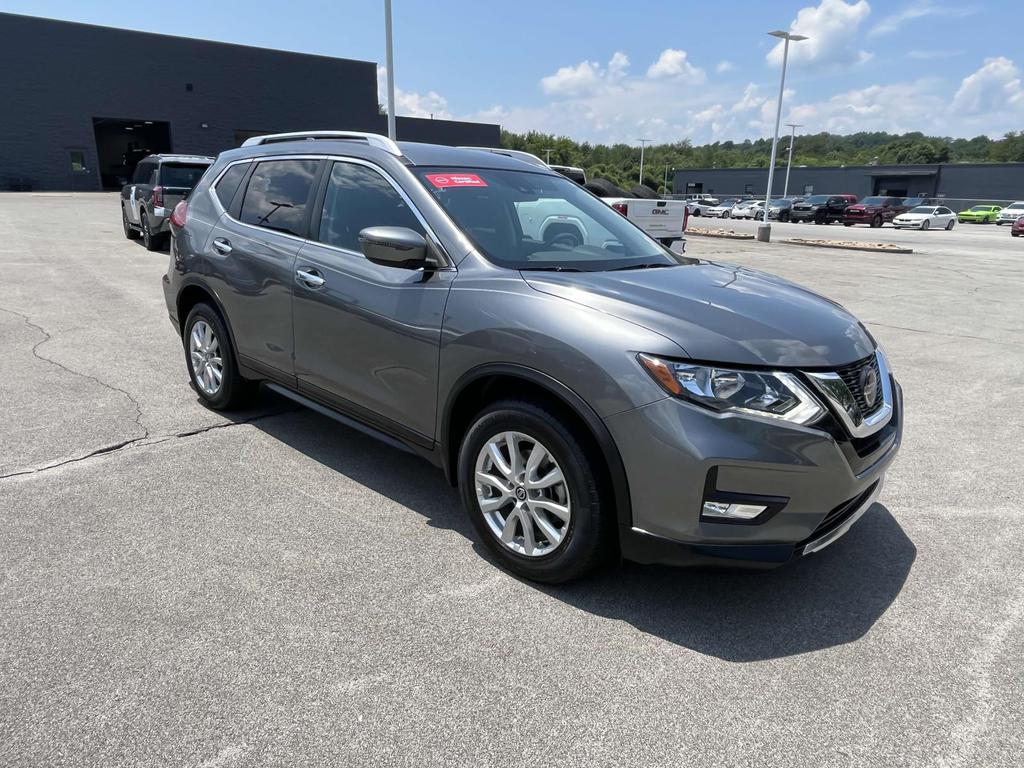 2019 Nissan Rogue SV photo 3