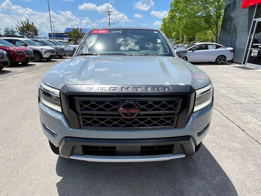 2024 Nissan Frontier PRO-4X photo 2