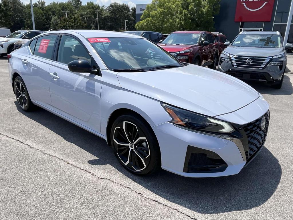 2025 Nissan Altima 2.5 SR photo 3