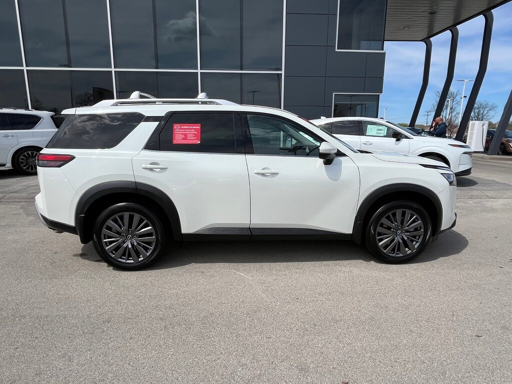 2024 Nissan Pathfinder SL photo 4