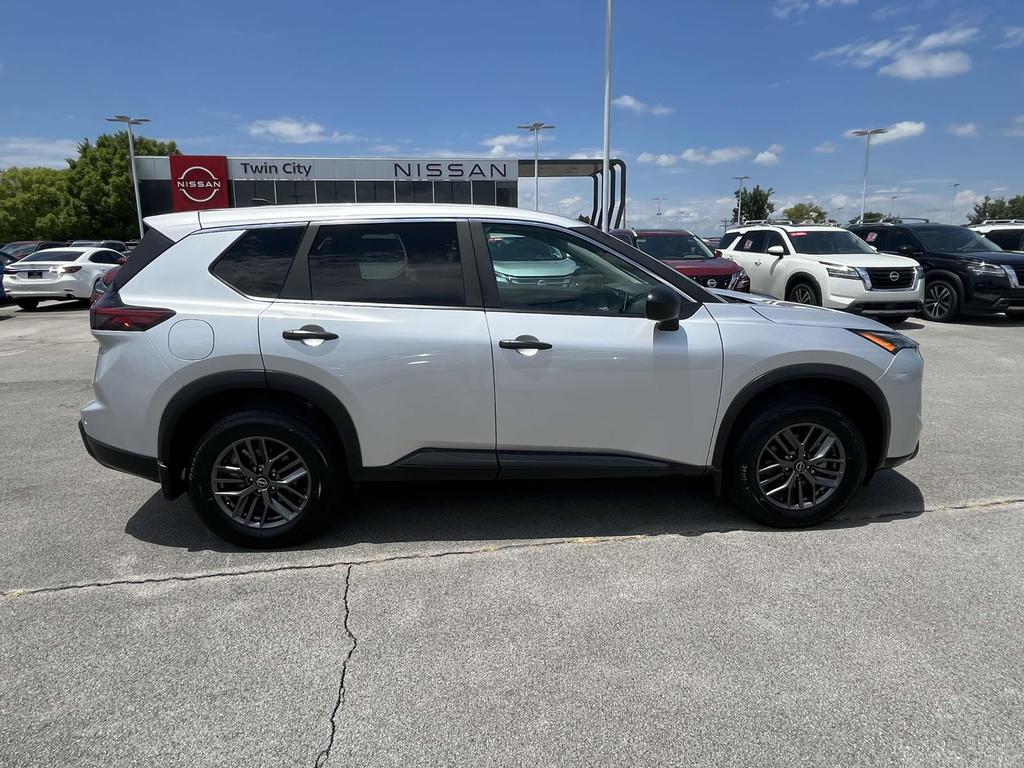 2025 Nissan Rogue S photo 4