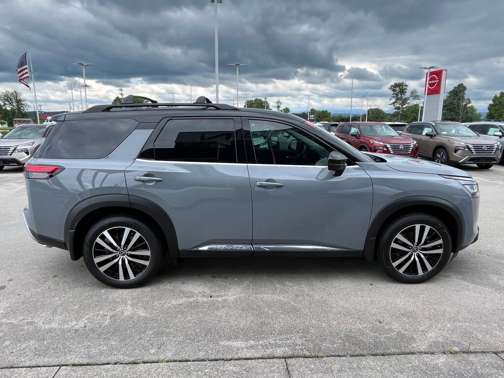 2024 Nissan Pathfinder Platinum photo 4