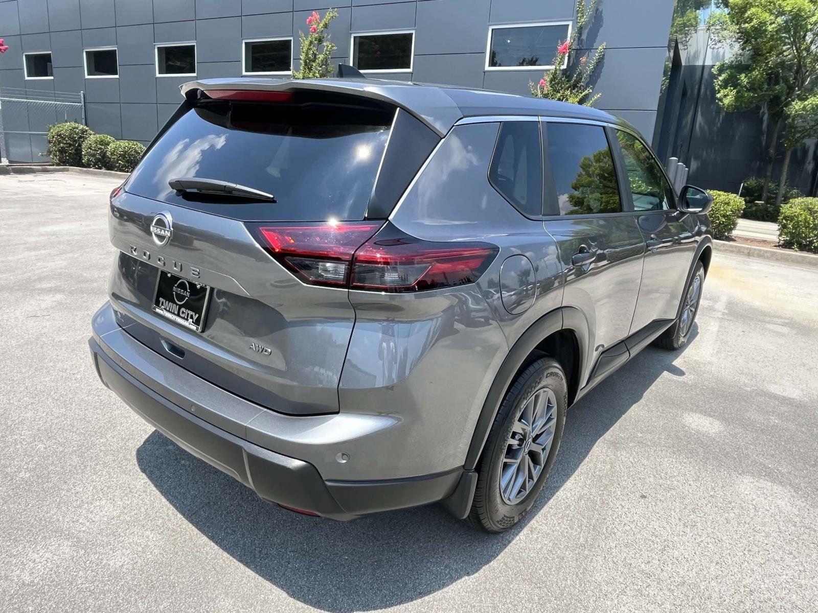 2025 Nissan Rogue S photo 3