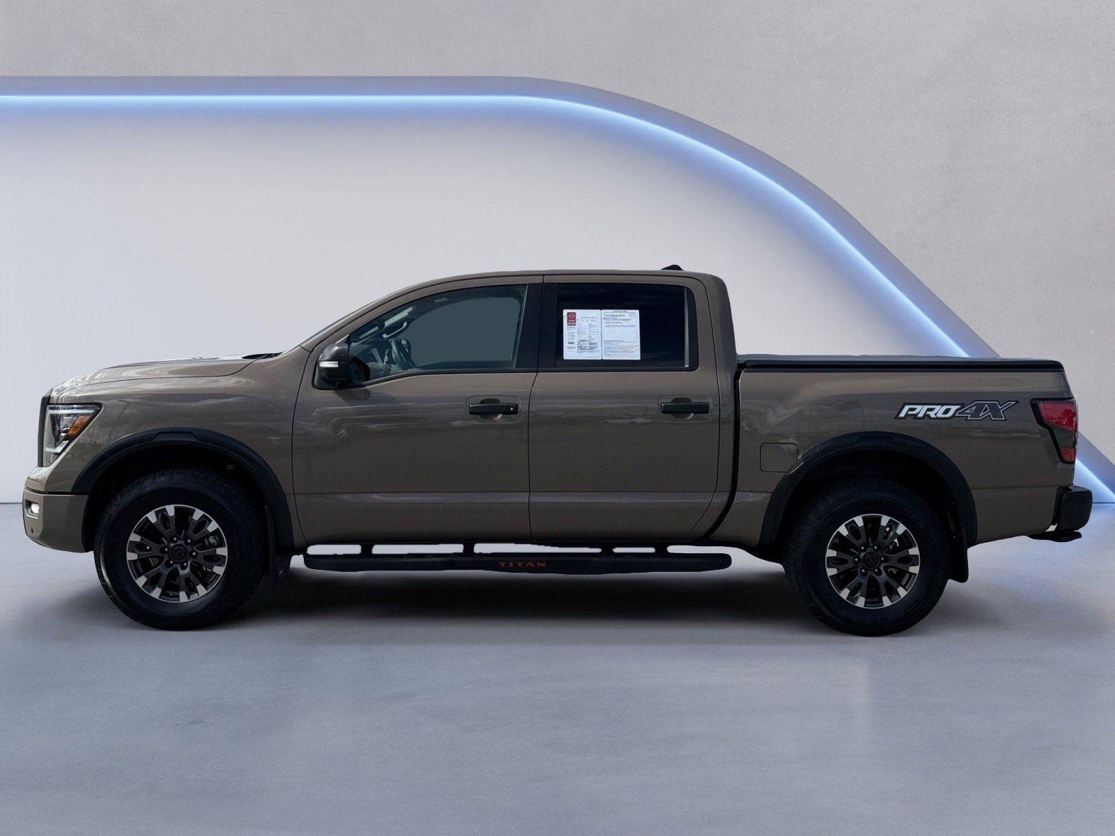 2024 Nissan Titan PRO-4X Crew Cab photo 2