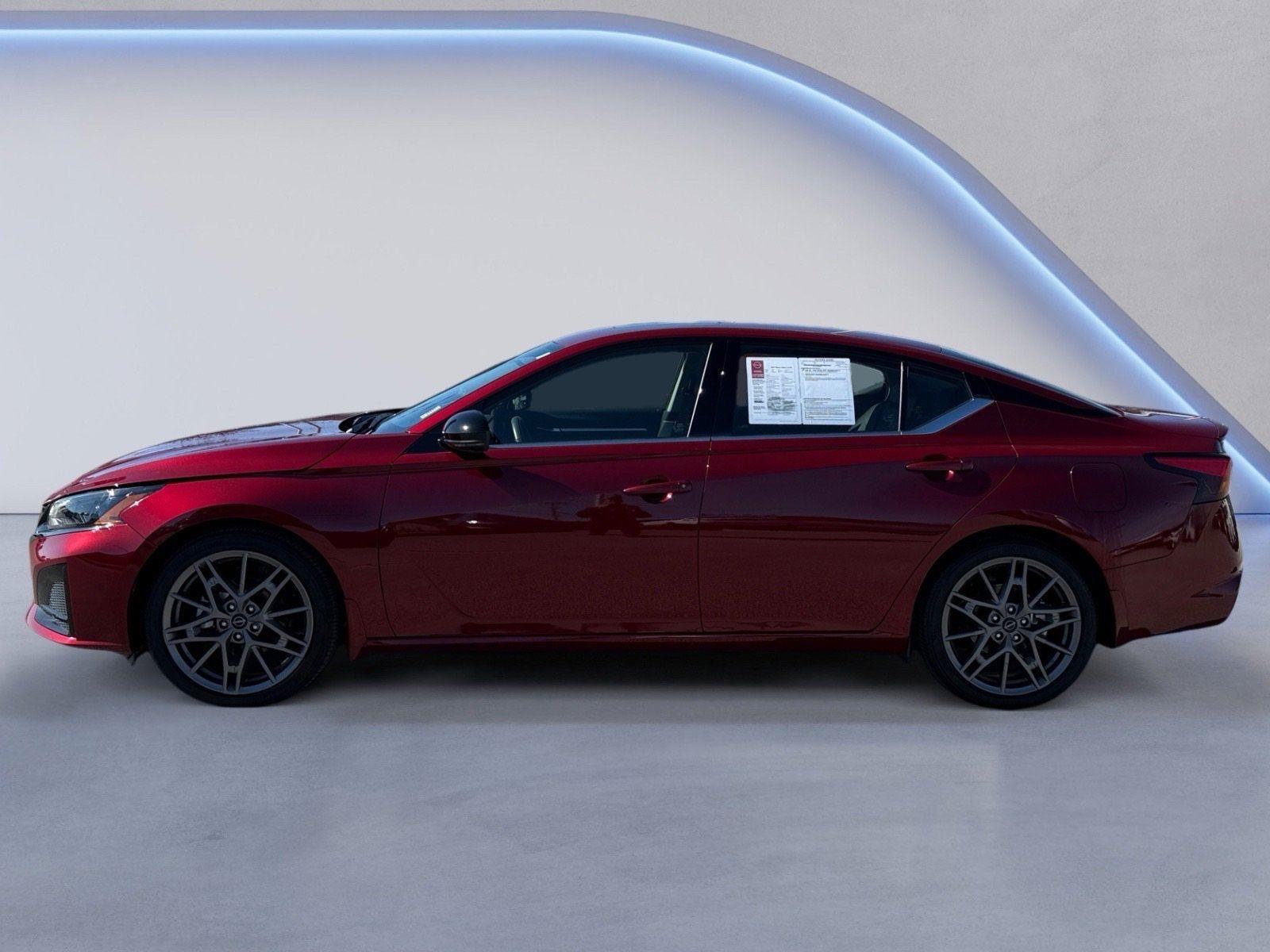 2024 Nissan Altima SR photo 2