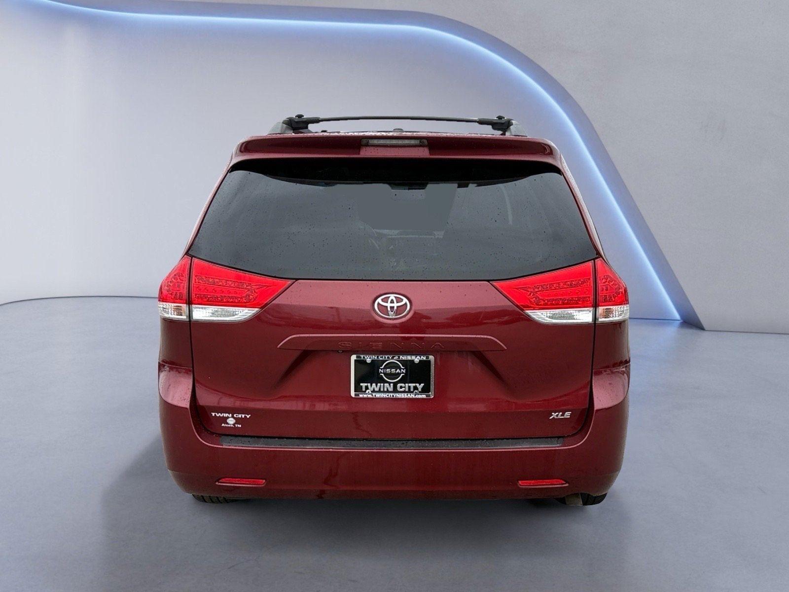2012 Toyota Sienna XLE photo 4
