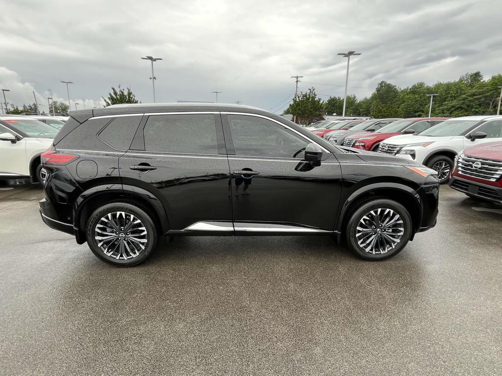 2024 Nissan Rogue Platinum photo 4