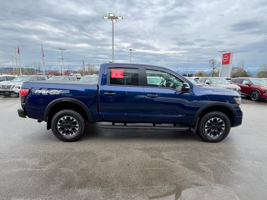 2023 Nissan Titan PRO-4X photo 4