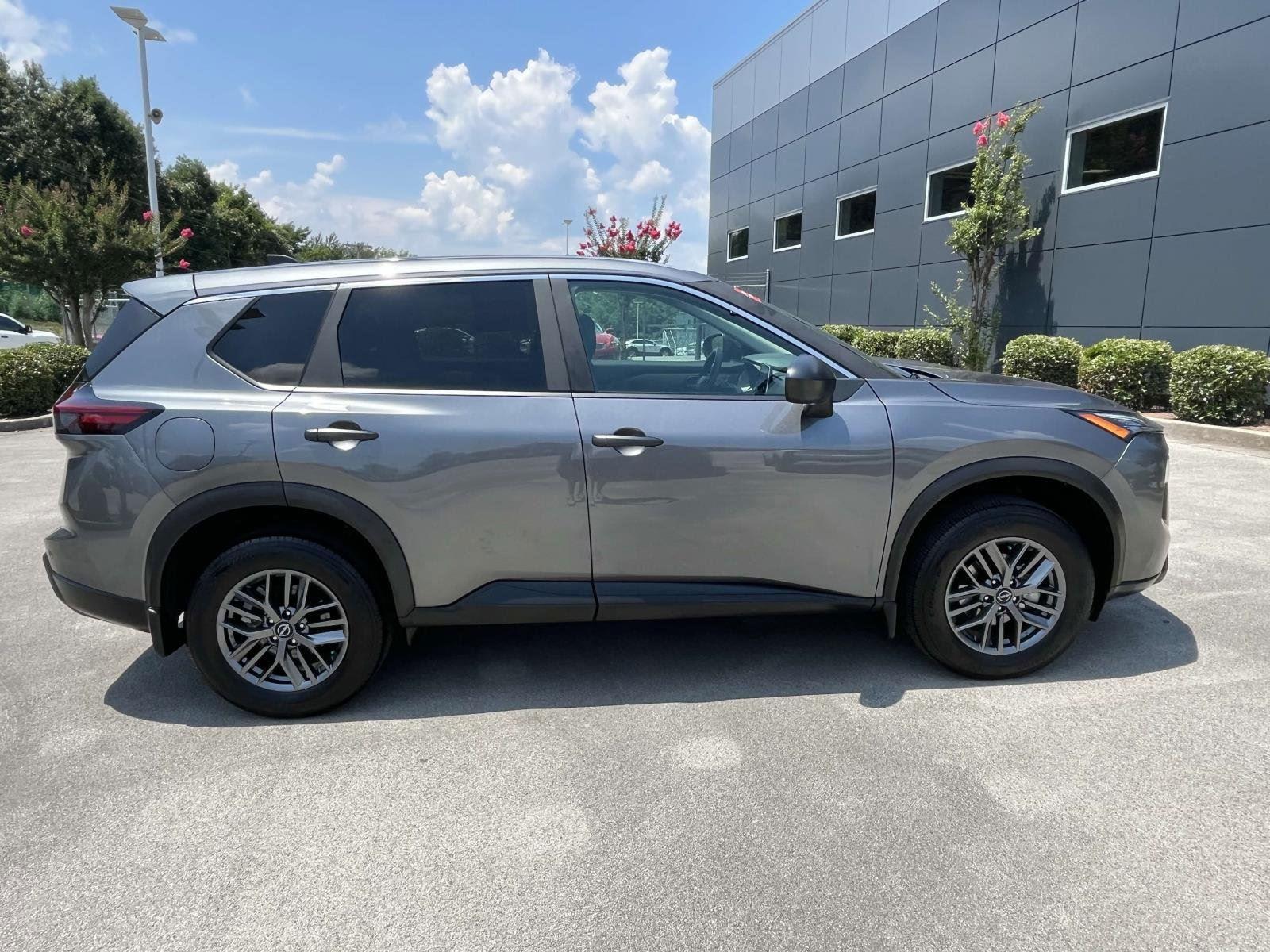 2025 Nissan Rogue S photo 2