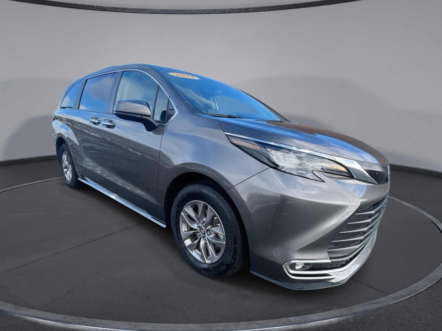 2024 Toyota Sienna XLE's photo