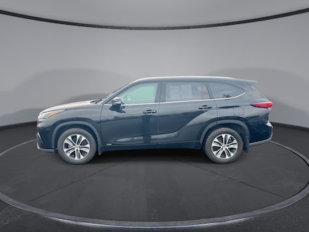 2022 Toyota Highlander Hybrid XLE SUV