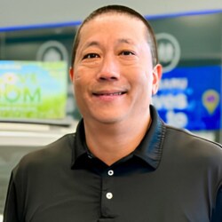 Staff member Li Tsao from ID_b86cdd5f4c55