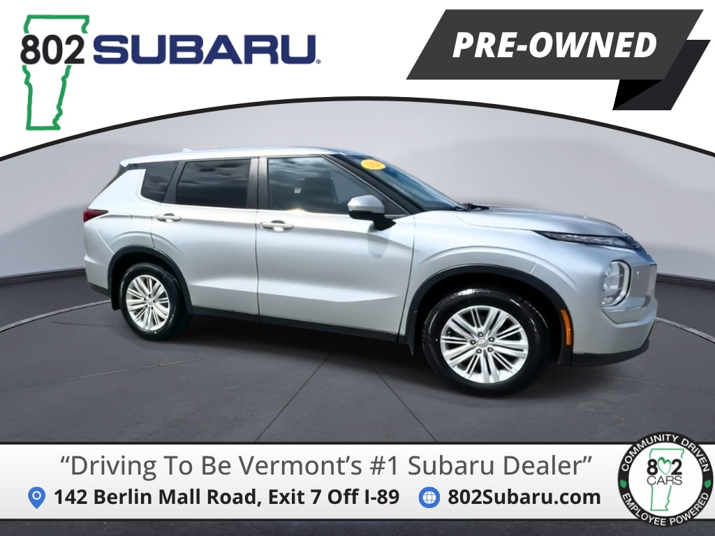 2024 Mitsubishi Outlander ES S-AWC's photo