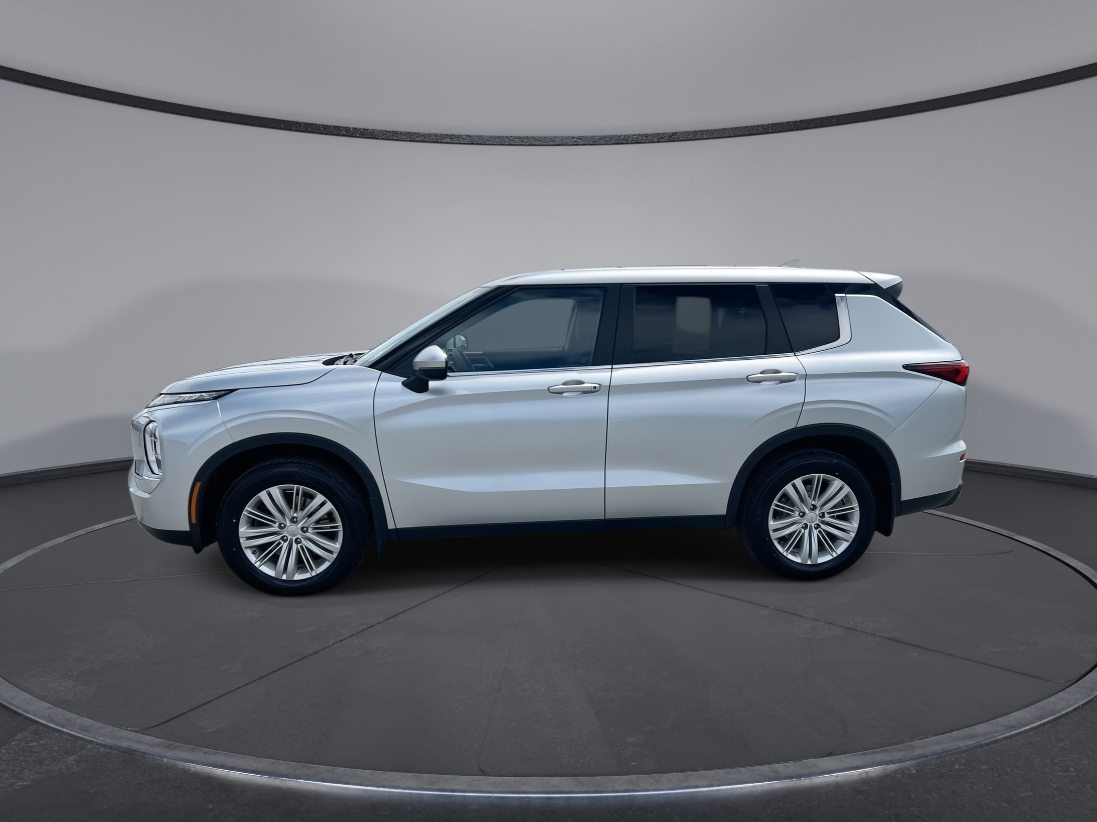 2024 Mitsubishi Outlander ES S-AWC's photo