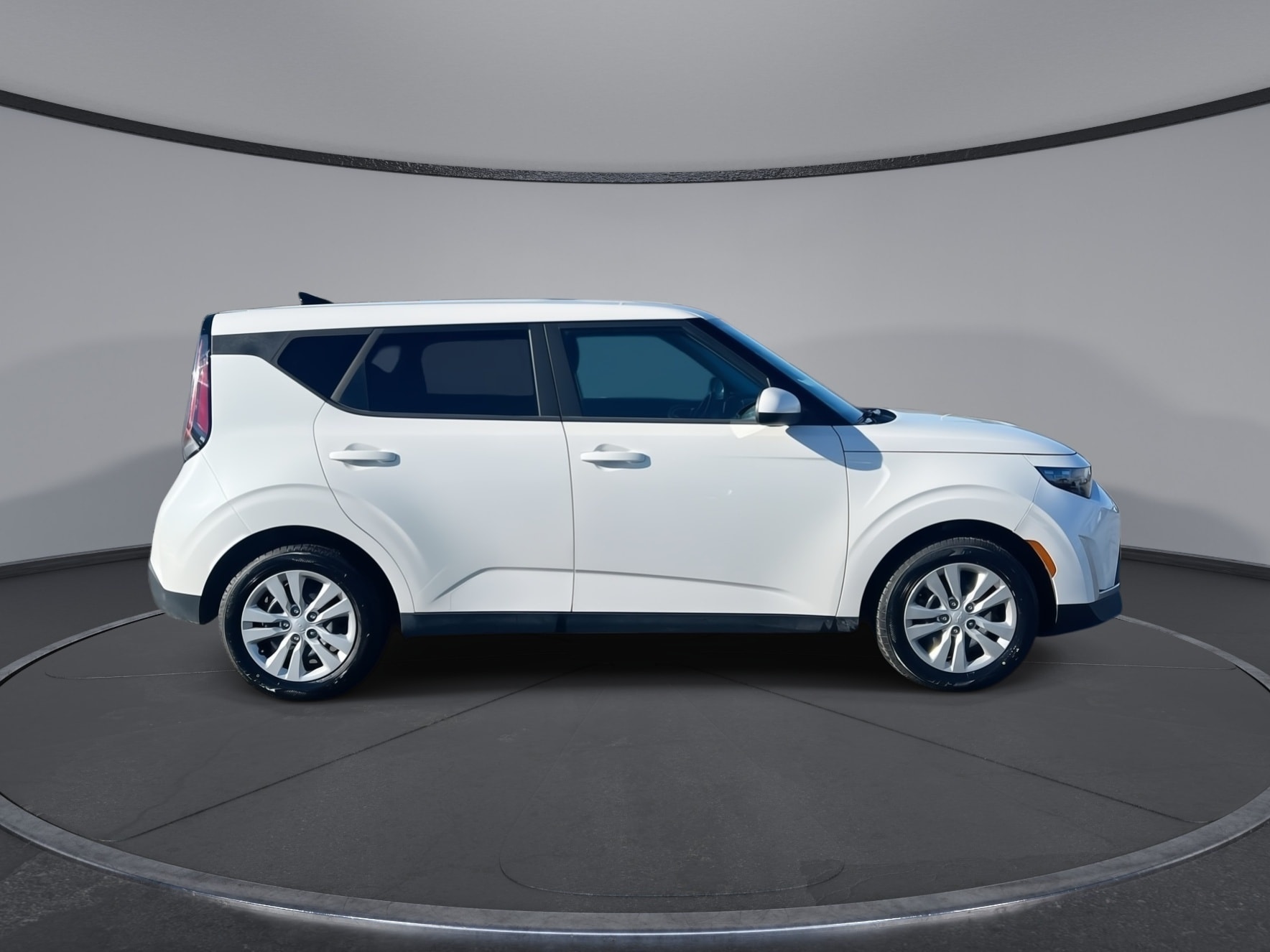 2023 Kia Soul LX's photo