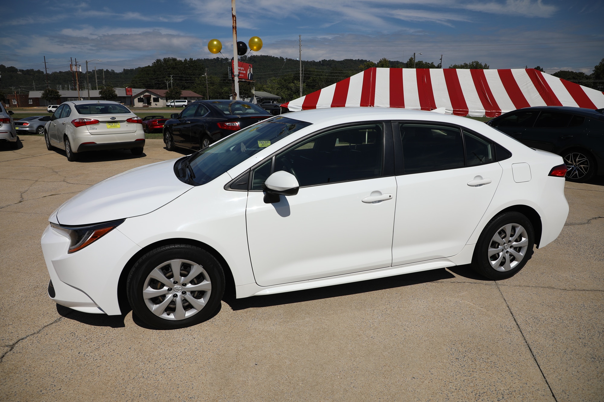 2022 Toyota Corolla LE's photo