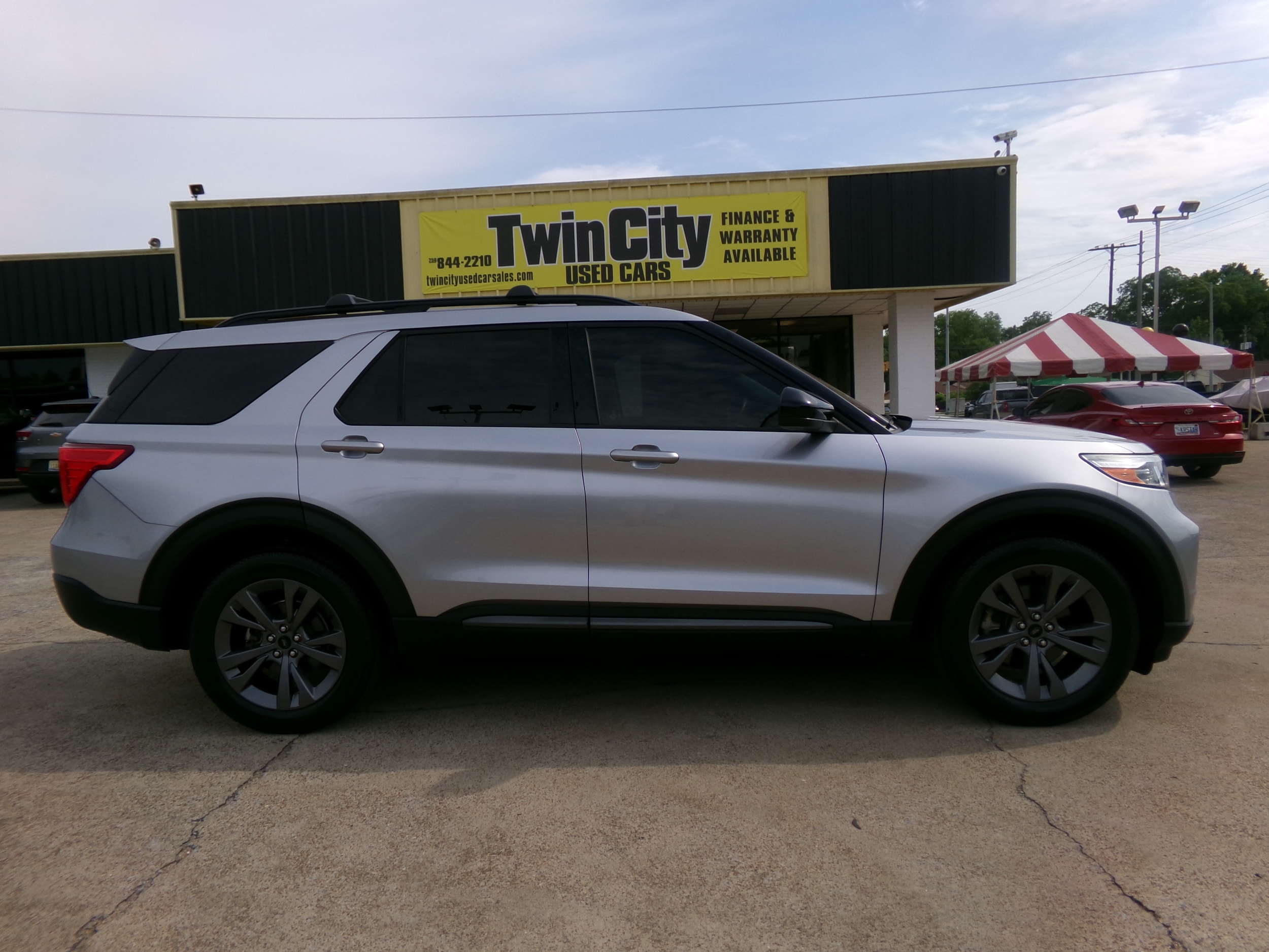2022 Ford Explorer XLT 4WD's photo
