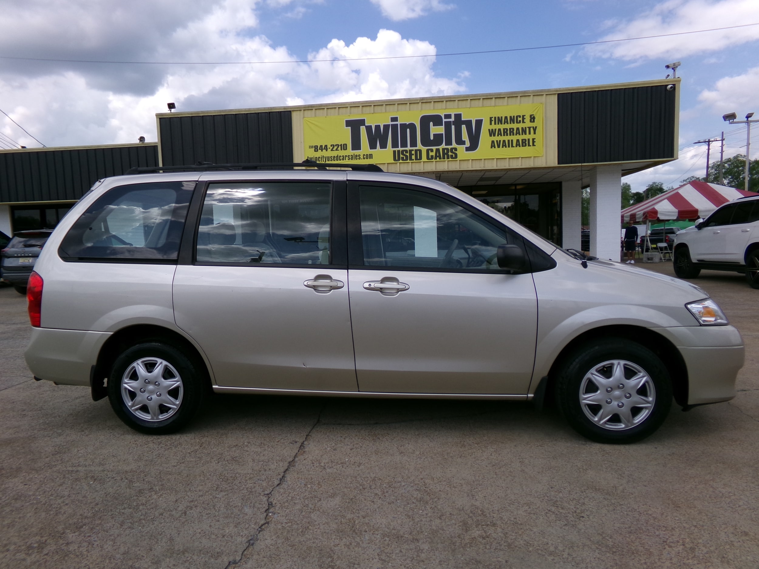 2003 Mazda MPV ES's photo
