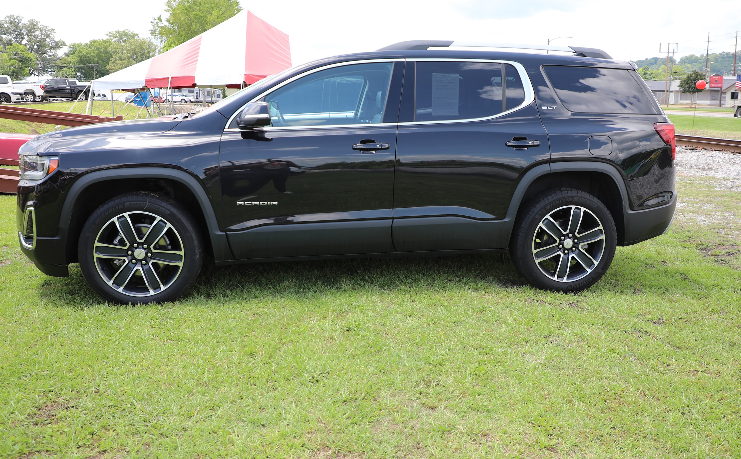 2023 GMC Acadia SLT's photo