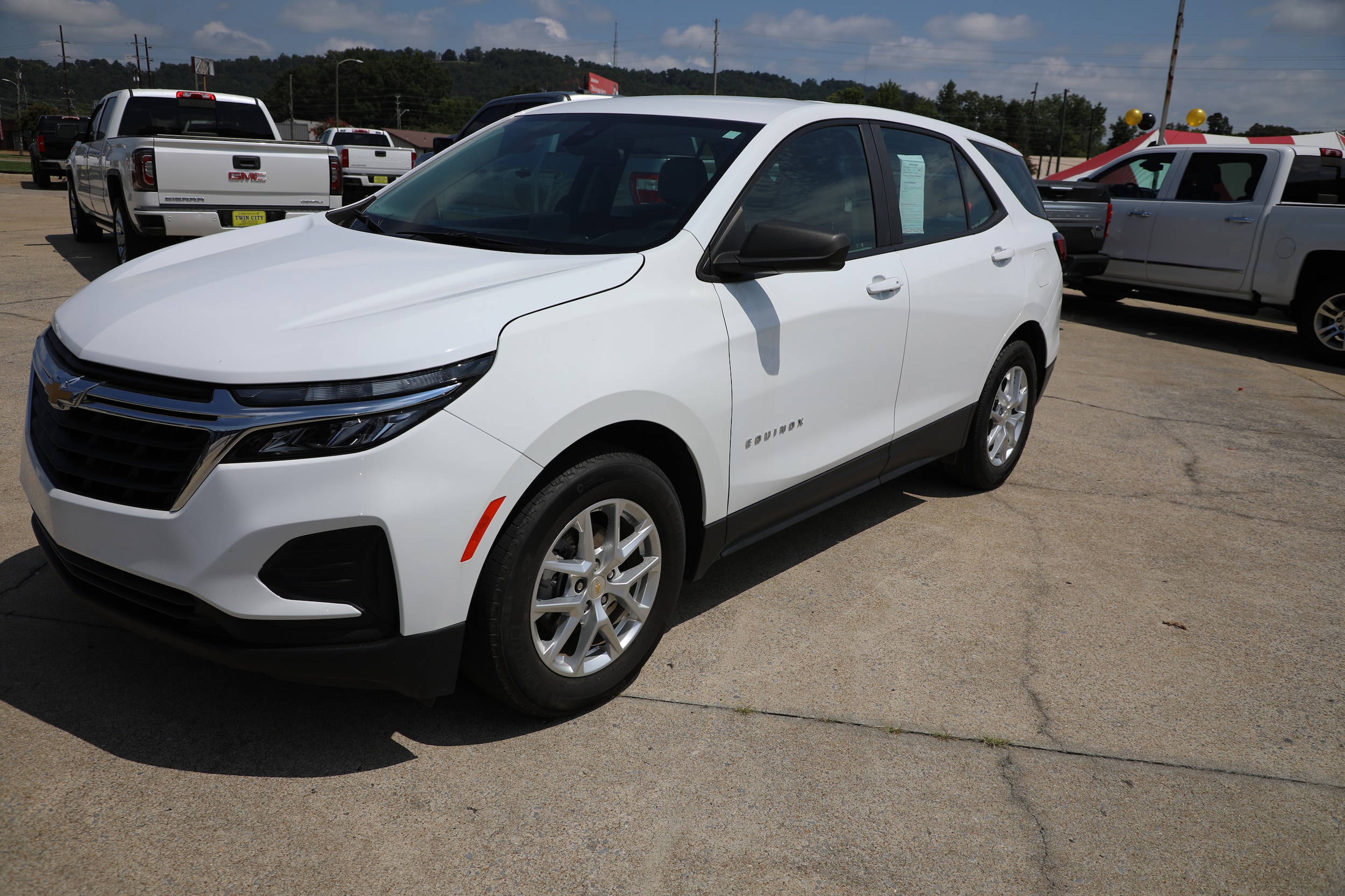 2022 Chevrolet Equinox LS's photo