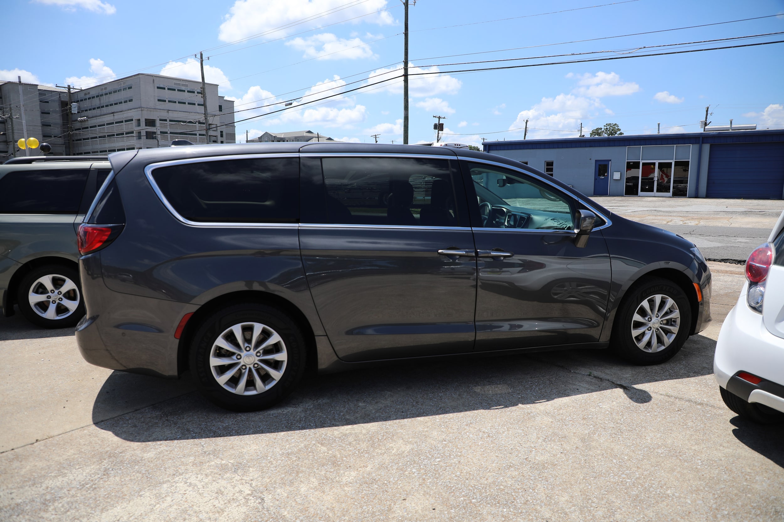 2019 Chrysler Pacifica Touring Plus's photo