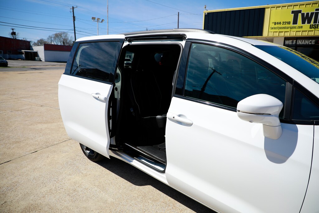 Used 2022 Chrysler Pacifica For Sale at Twin City Used Cars VIN