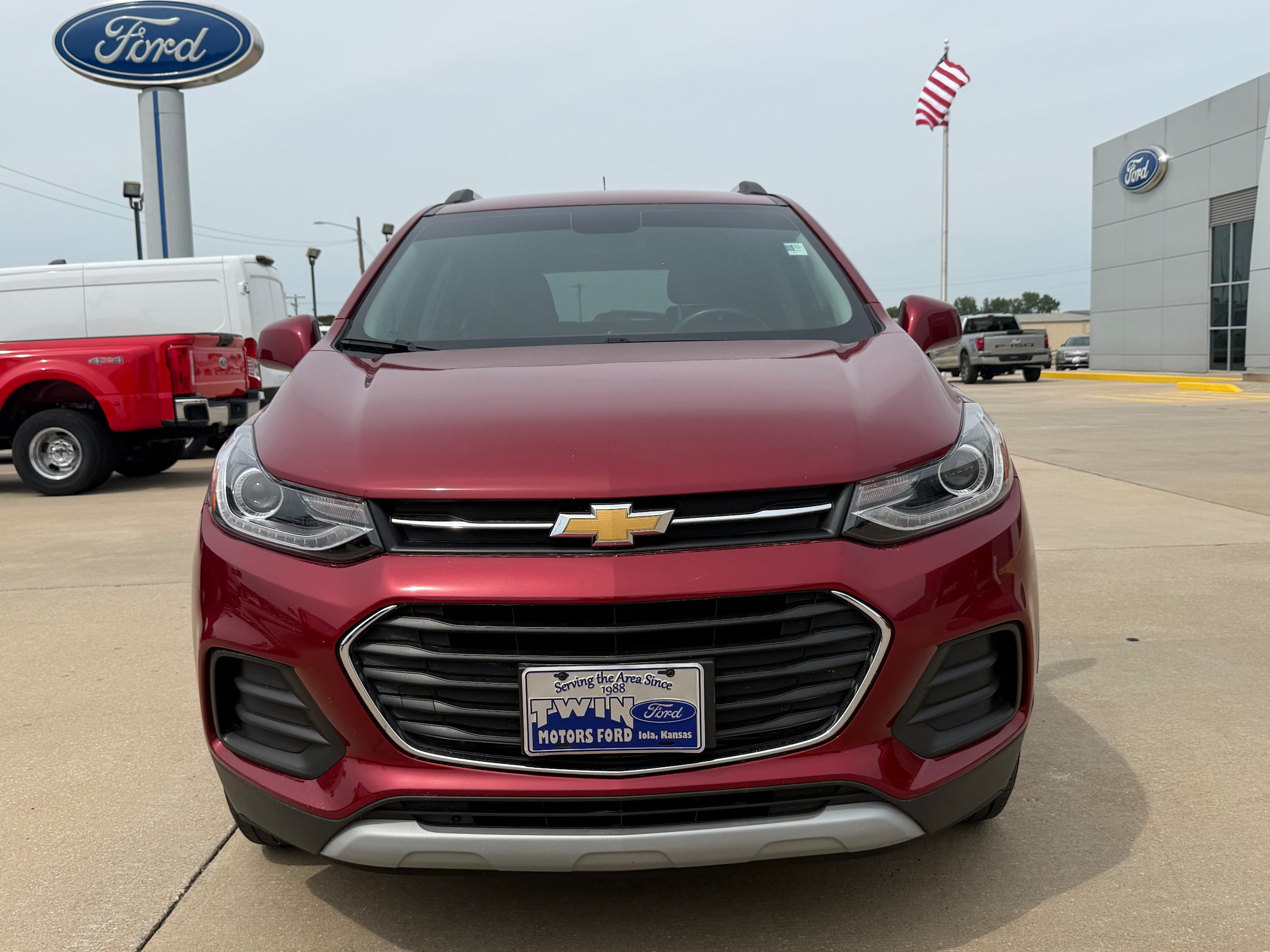 Used 2019 Chevrolet Trax LT with VIN 3GNCJPSB0KL256735 for sale in Iola, KS