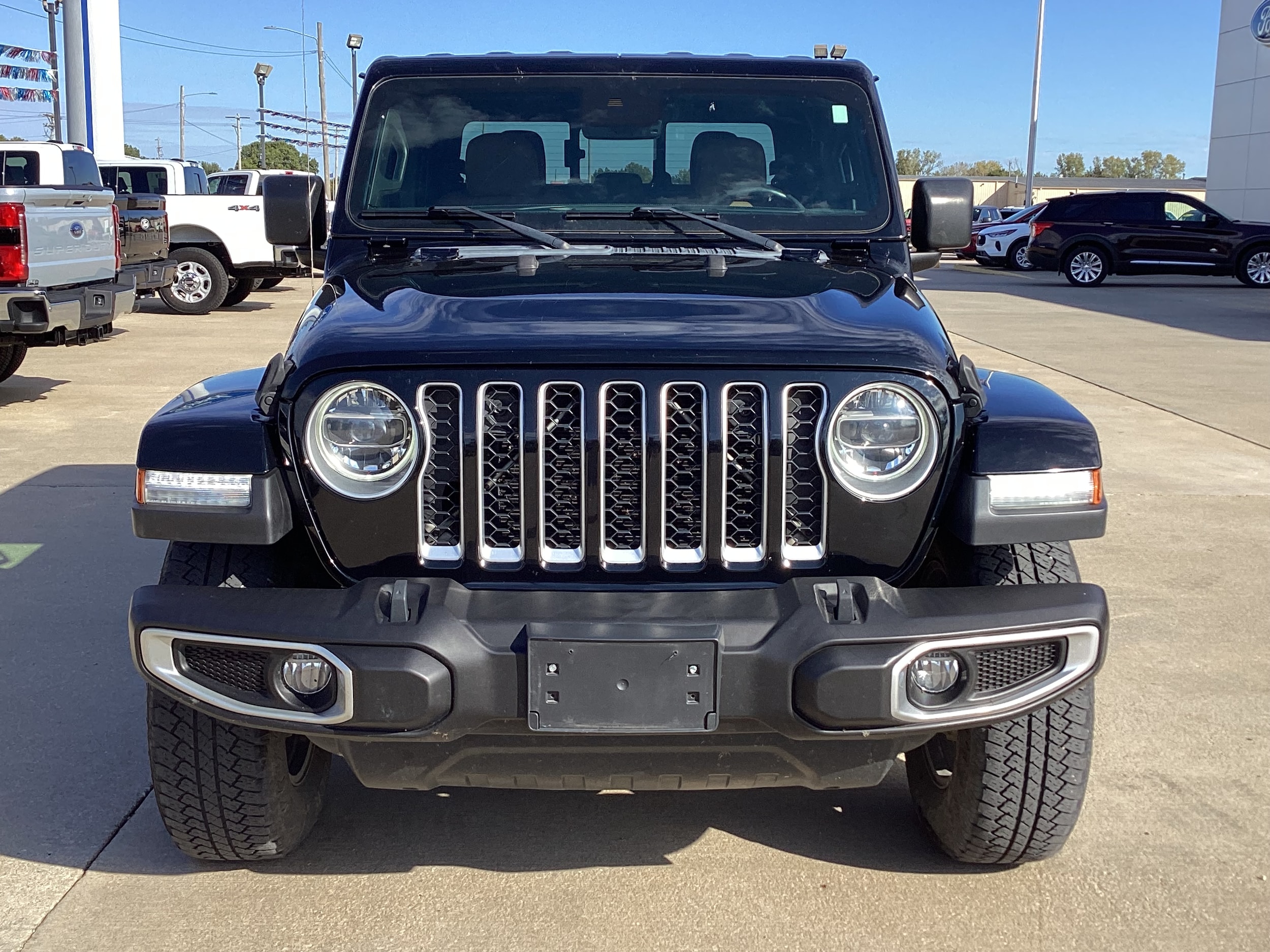 Used 2020 Jeep Gladiator Overland with VIN 1C6HJTFG9LL100260 for sale in Kansas City